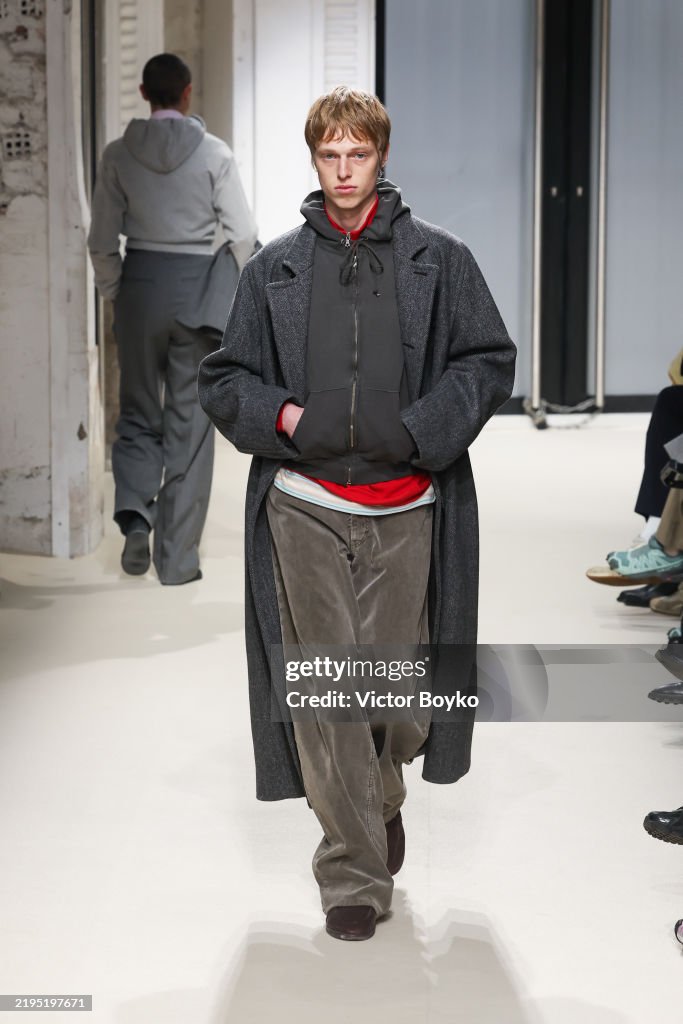 Auralee: Runway - Paris Fashion Week - Menswear Fall-Winter 2025/2026