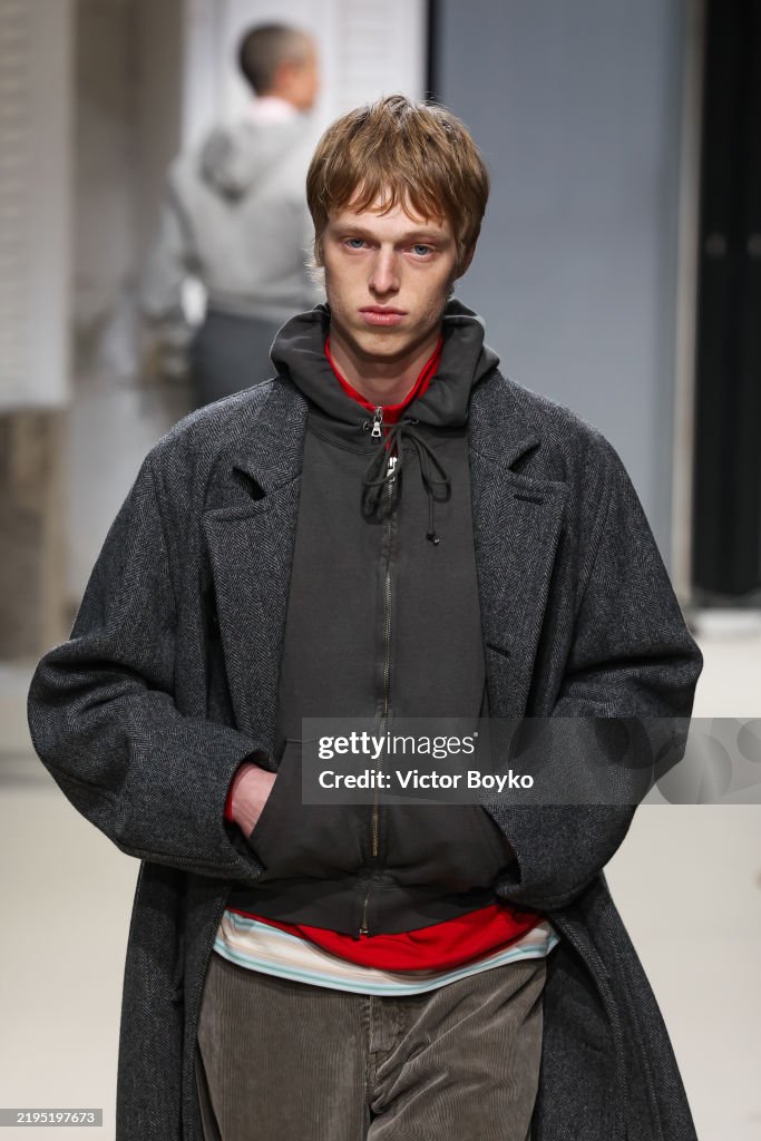Auralee: Runway - Paris Fashion Week - Menswear Fall-Winter 2025/2026