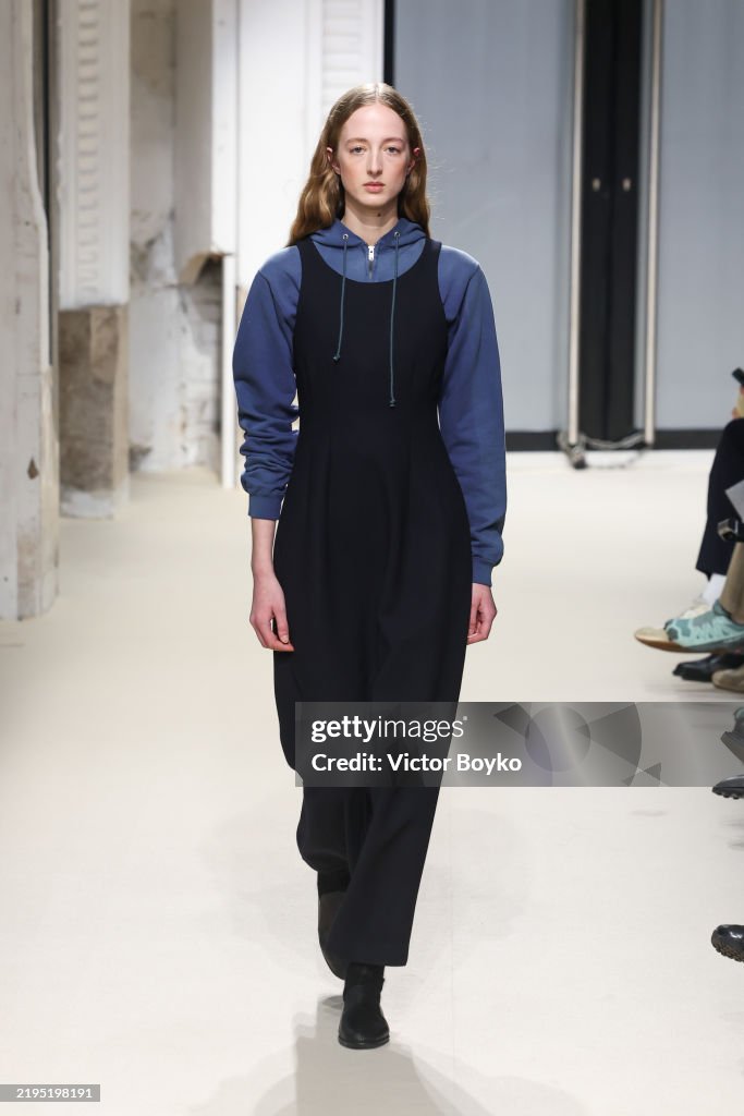 Auralee: Runway - Paris Fashion Week - Menswear Fall-Winter 2025/2026