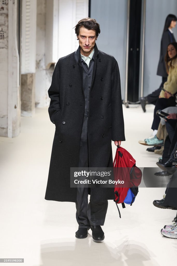 Auralee: Runway - Paris Fashion Week - Menswear Fall-Winter 2025/2026