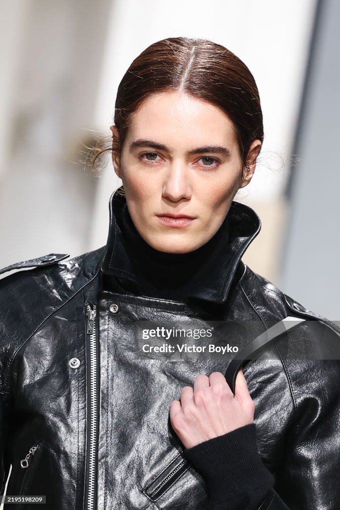 Auralee: Runway - Paris Fashion Week - Menswear Fall-Winter 2025/2026