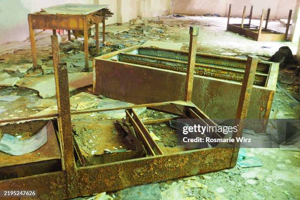 1,007 Collapsed Table Stock Photos, High-Res Pictures, and Images ...