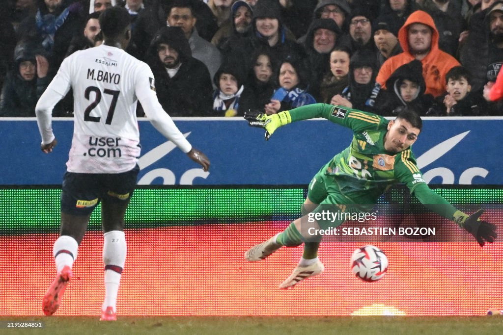 TOPSHOT-FBL-FRA-LIGUE1-STRASBOURG-LILLE