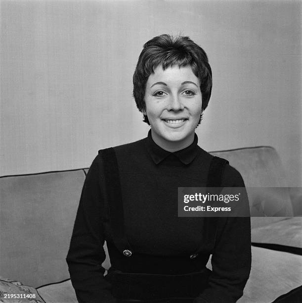 Mrs. Molson 7,435,326 Female Poses For Photography Stock Photos, High-Res Pictures ...