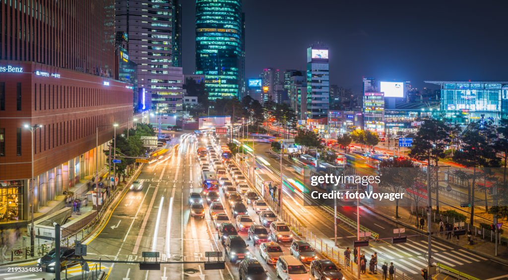 Berufsverkehr, Neon-Nachtautobahnen, Wolkenkratzer, Stadtbild, Panorama, Seoul.