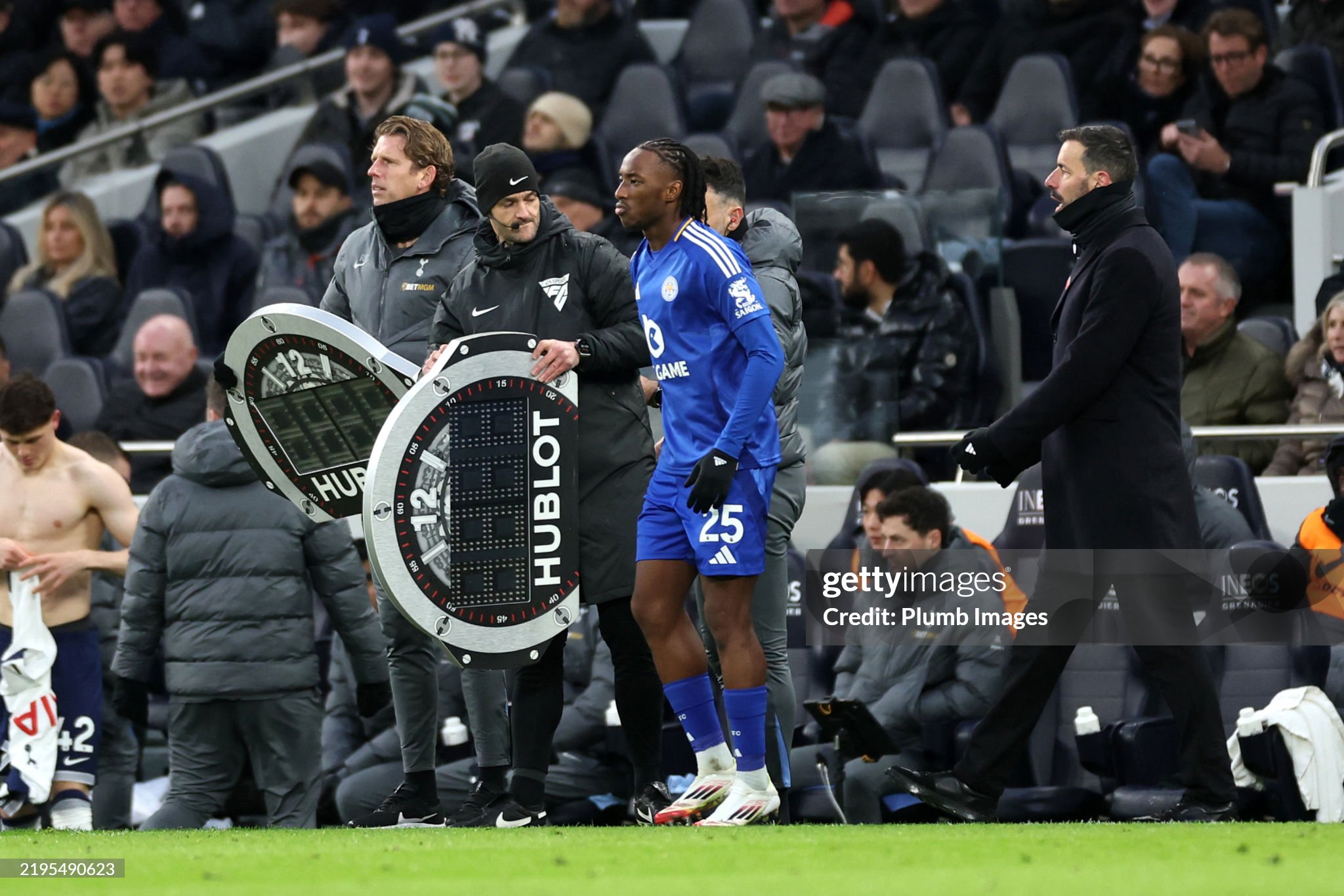 Van Nistelrooij secures a liberating victory with Leicester against struggling Spurs