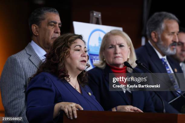 Ms Sanchez 365 Linda Sánchez Photos & High Res Pictures - Getty Images