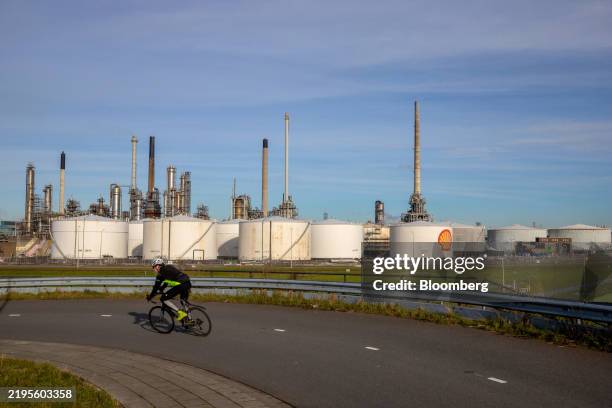 Shell Refinary A logo on an oil storage silo at the Shell Plc Pernis refinery in ...