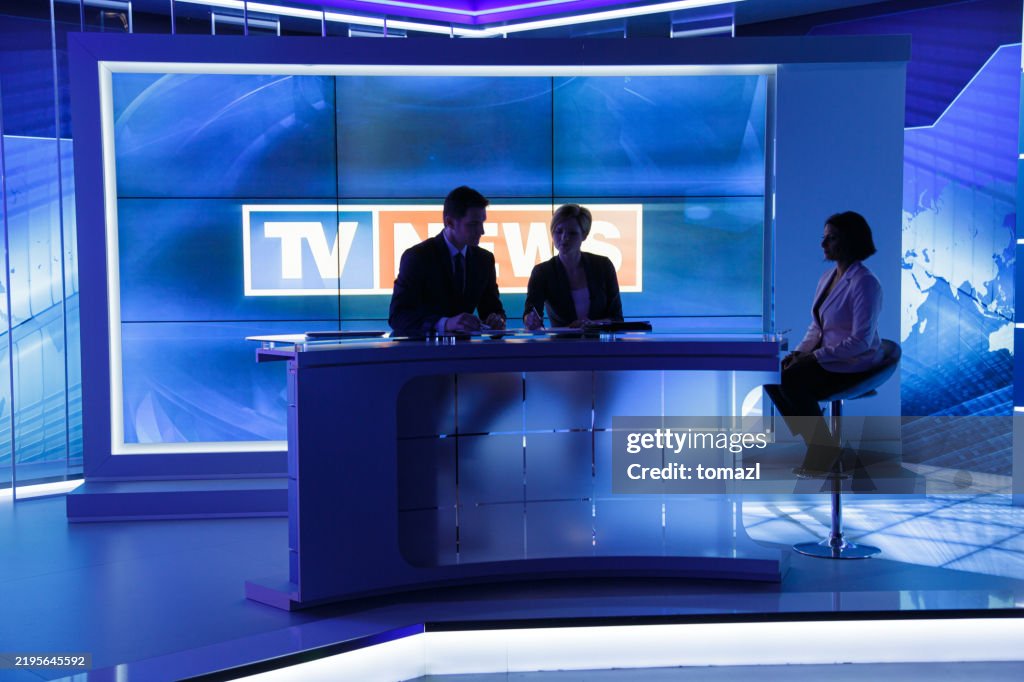 Interview In News Preparing For The Tv News Interview High-Res Stock Photo - Getty Images