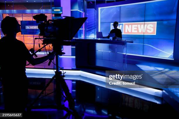 news filming studio - media interview stockfoto's en -beelden