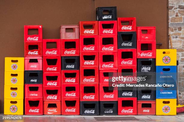 heap of multicolored plastic crates outside a bar. - pile of pop cans stock pictures, royalty-free photos & images
