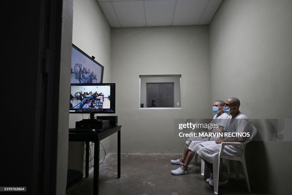 TOPSHOT-EL SALVADOR-PRISON-GANGS-INMATES-CECOT