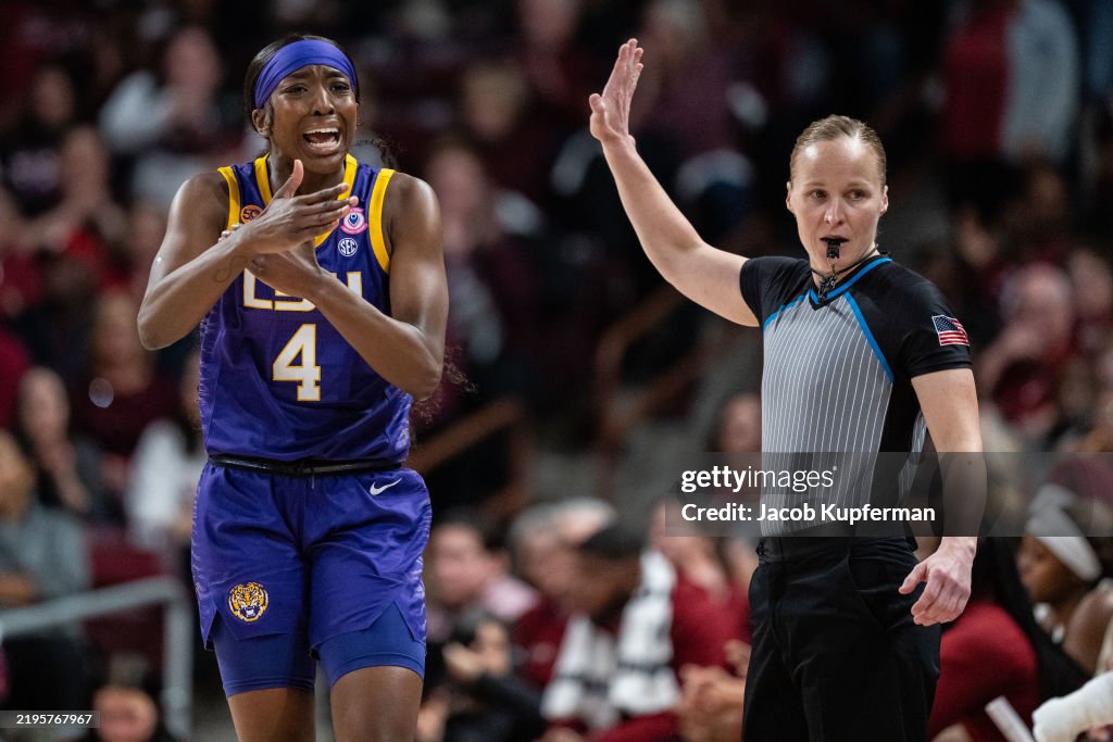 Perrin Rittner Lsu Flau'Jae Johnson of the LSU Lady Tigers reacts in the first half ...