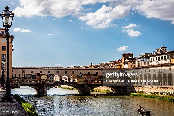arno river and "ponte vecchio" from "lungarno torrigiani", florence, tuscany, italy. ii - lungarno torrigiani stock pictures, royalty-free photos & images