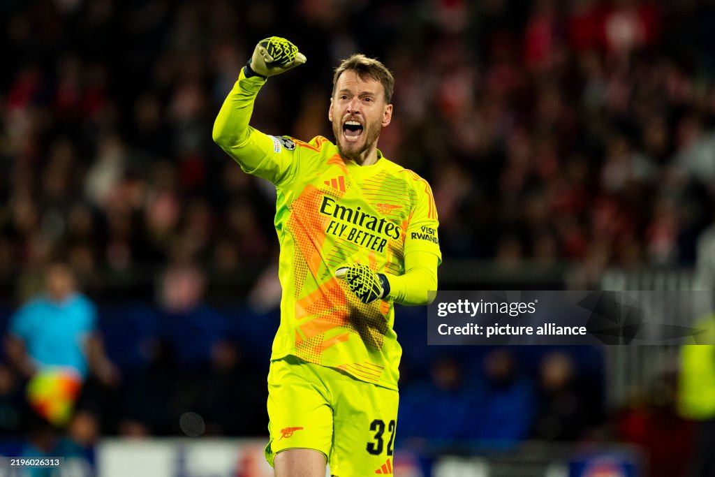 Neto celebrates after the goal of Ethan Nwaneri during the Champions