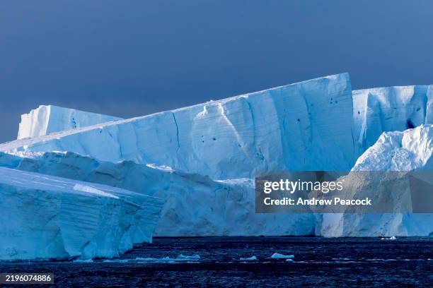 iceberg landscape in antarctica. - weddell sea stock pictures, royalty-free photos & images