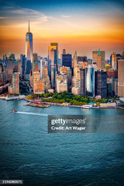 aérea del distrito financiero de manhattan - manhattan fotografías e imágenes de stock