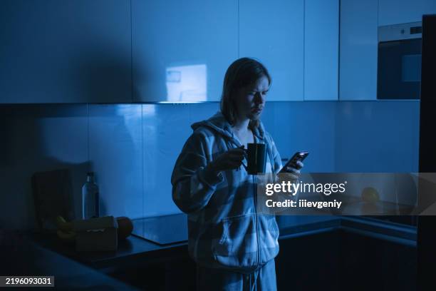 telefon sucht - suchtkranker stock-fotos und bilder