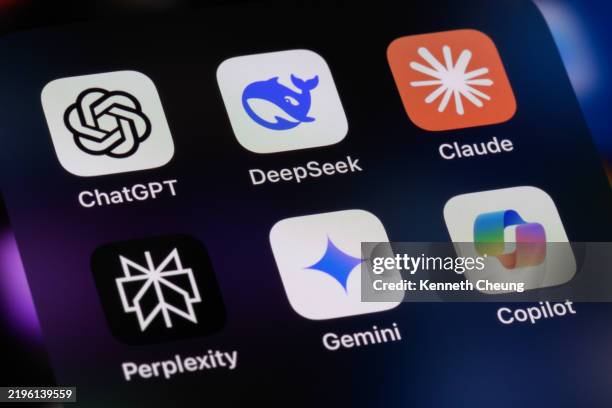 artificial intelligence ai assistant apps - chatgpt, deepseek, anthropic claude, perplexity, google gemini, microsoft copilot - deepseek stock pictures, royalty-free photos & images