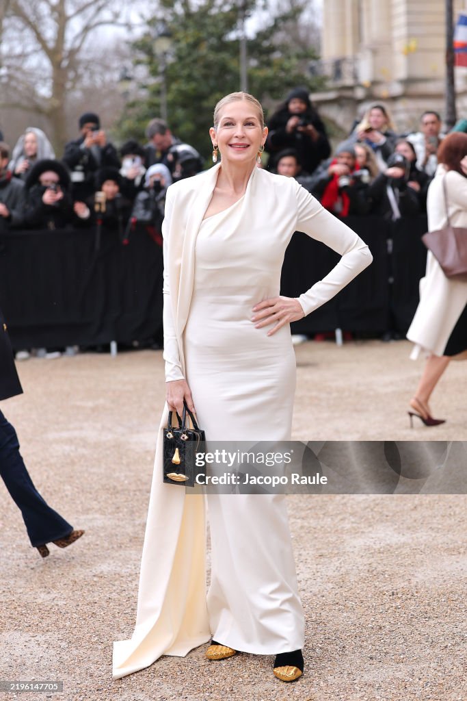 Kelly Rutherford 2025 Kelly Rutherford attends the Schiaparelli Haute Couture Spring-Summer ...