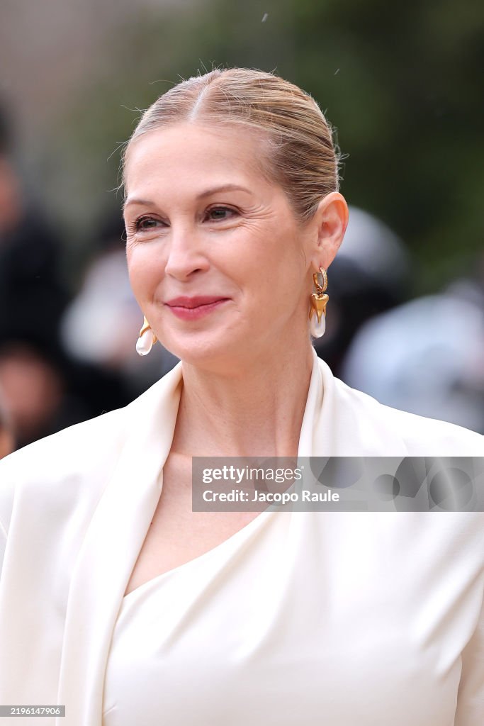 Kelly Rutherford 2025 Kelly Rutherford attends the Schiaparelli Haute Couture Spring-Summer ...