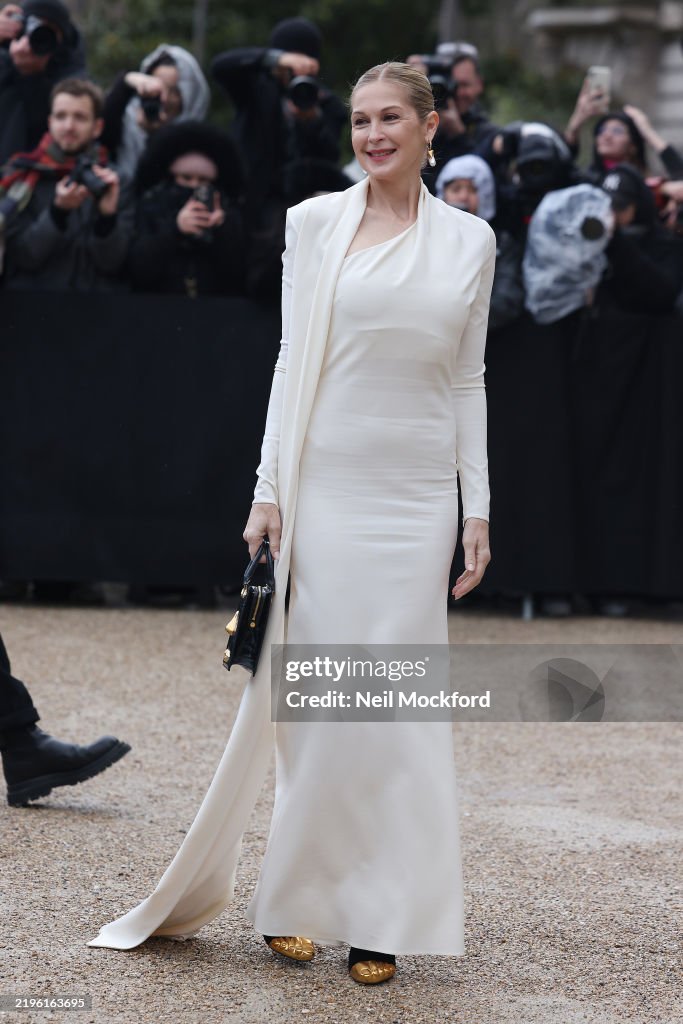 Kelly Rutherford 2025 Kelly Rutherford attends the Schiaparelli Haute Couture Spring-Summer ...