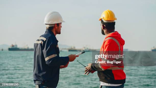 engineers solved the problem at the refinery by sending gas and liquid petroleum through surrounding pipelines to the sea. - oljeplattform bildbanksfoton och bilder