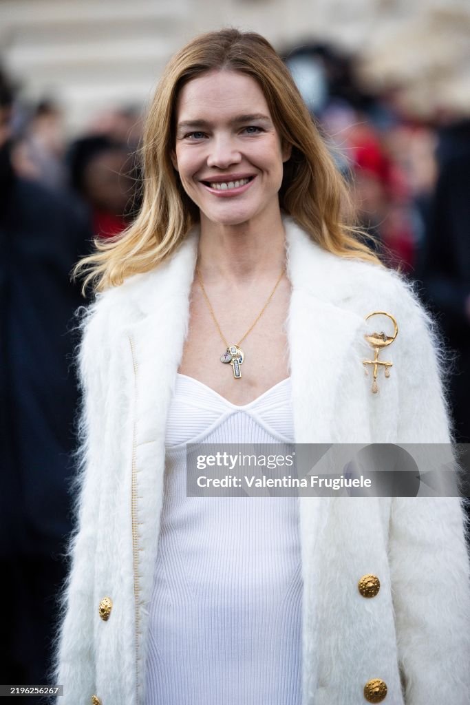 Street Style - Paris Fashion Week - Haute Couture Spring-Summer 2025 - Day One