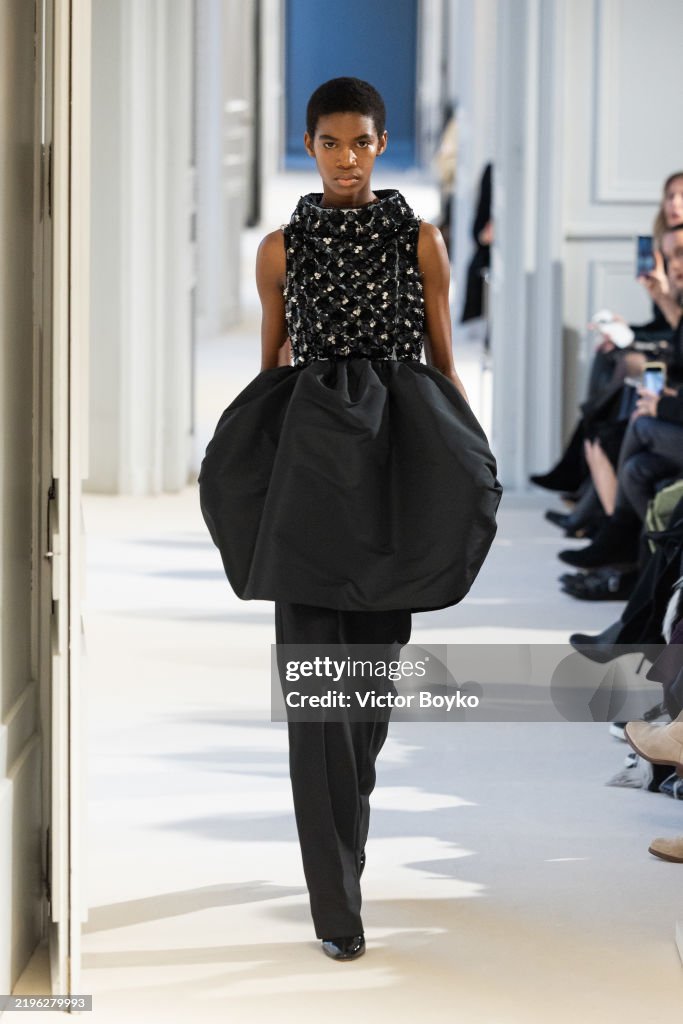 Alexandre Vauthier: Runway - Paris Fashion Week - Haute Couture Spring-Summer 2025