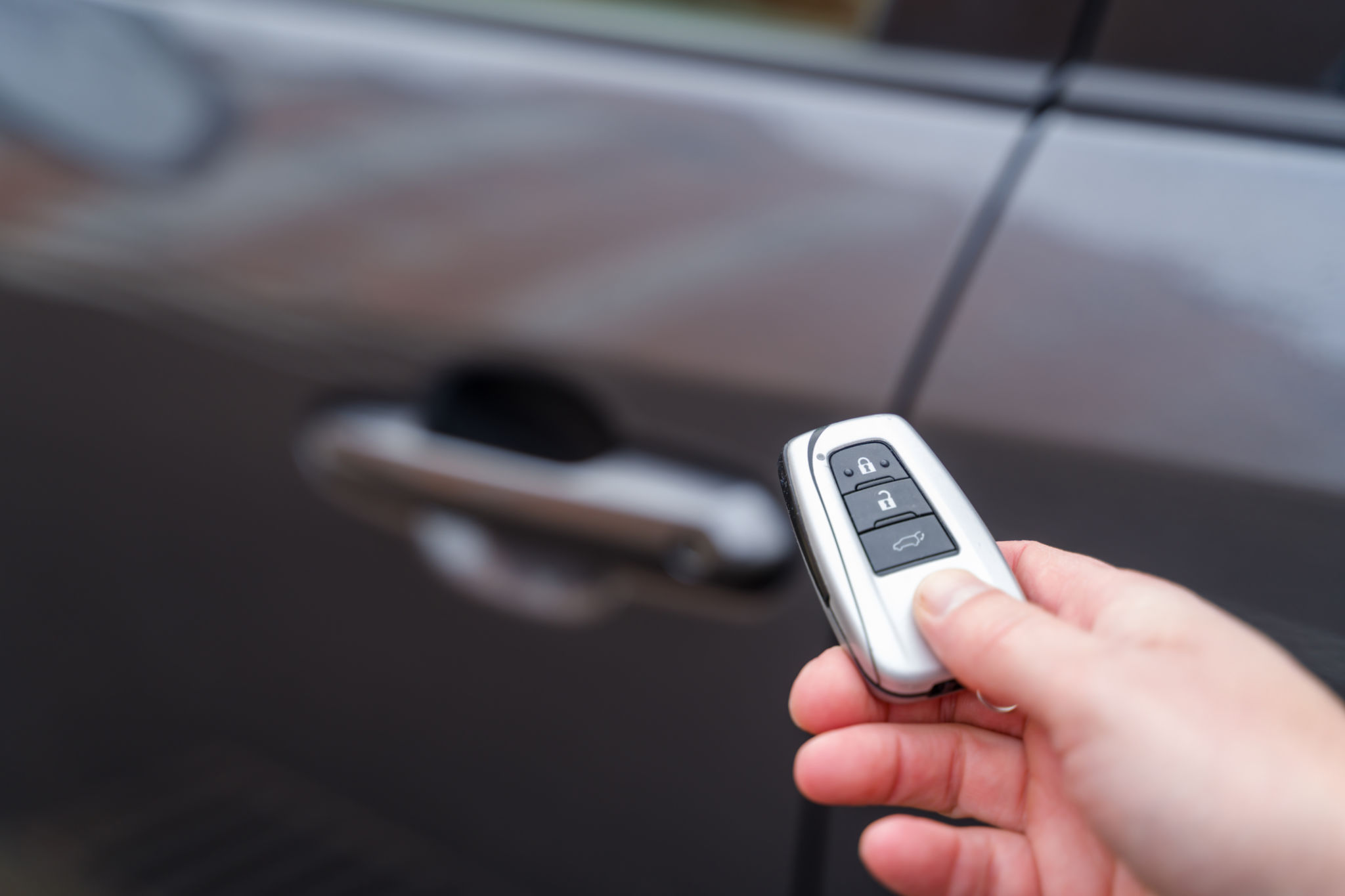 Télécommande de clé de voiture tenant la main, déverrouillage du véhicule Télécommande de clé de voiture tenant la main, déverrouillage du véhicule