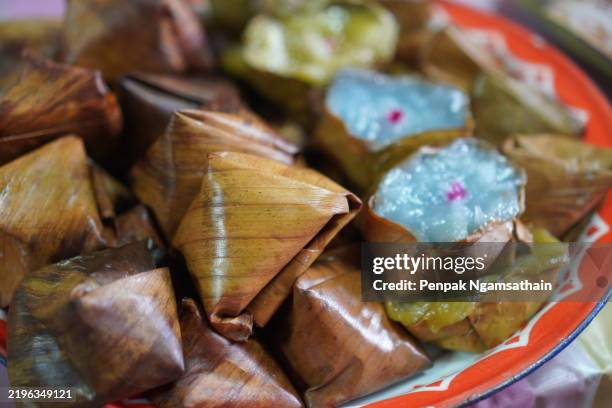 stuffed dough pyramid dessert, stuffed dough pyramid, year cake, chinese new year’s cake, dessert made with glutinous rice flour and sugar put banana leave small basket and steamed cooked - banana leave stock pictures, royalty-free photos & images