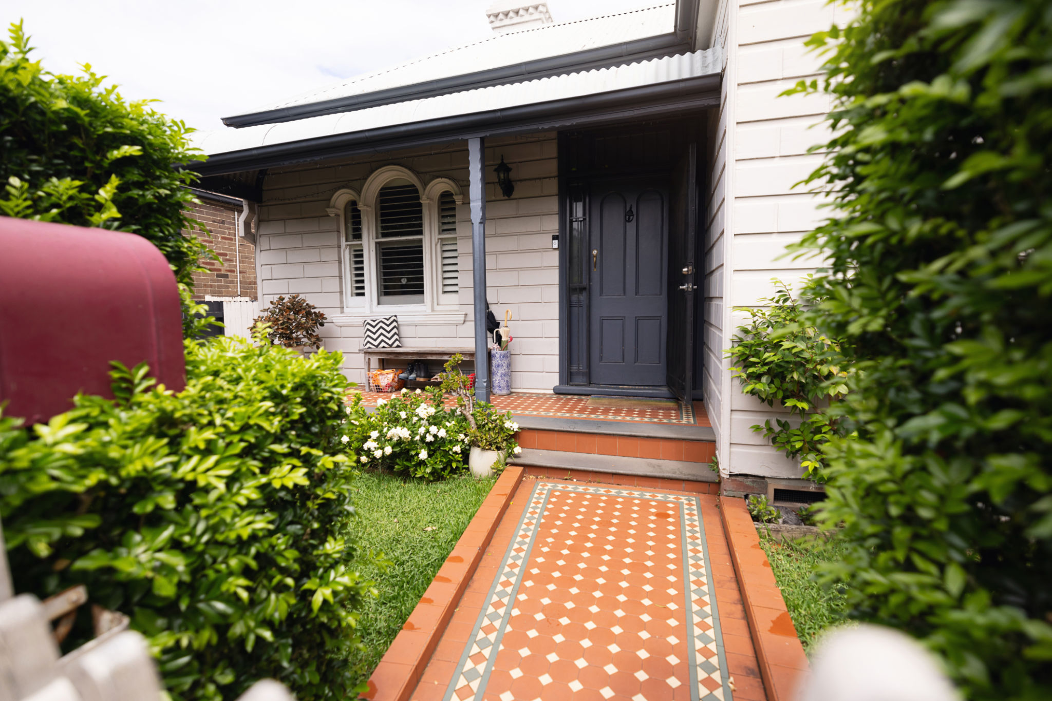 clean house exterior