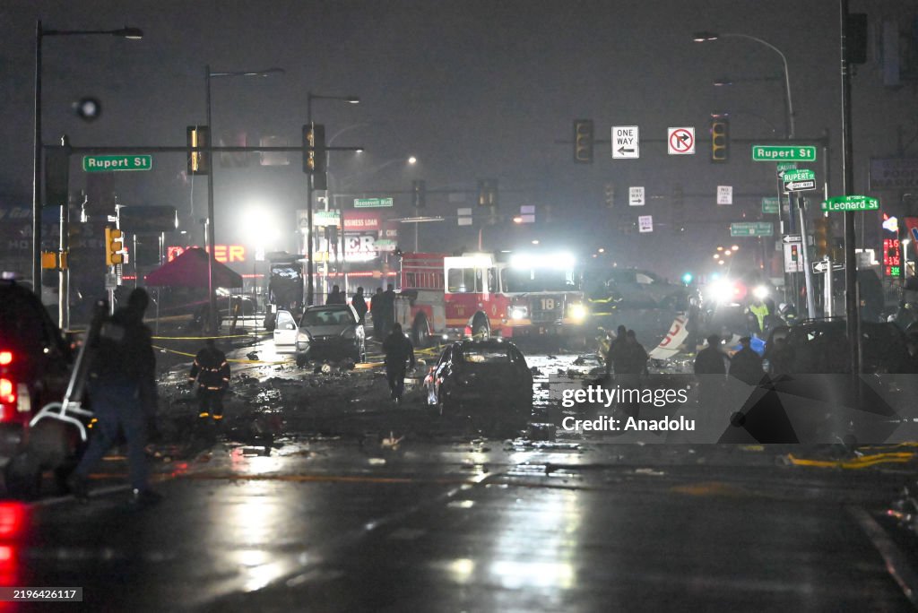 Casualties reported as small plane crashes in US city of Philadelphia