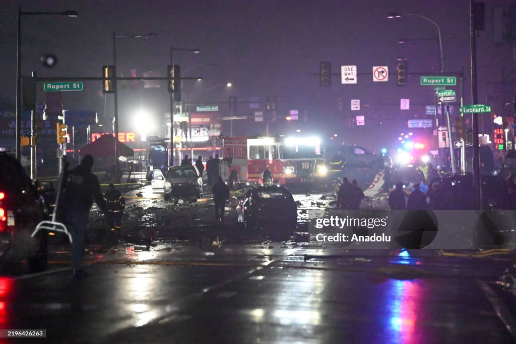 Casualties reported as small plane crashes in US city of Philadelphia