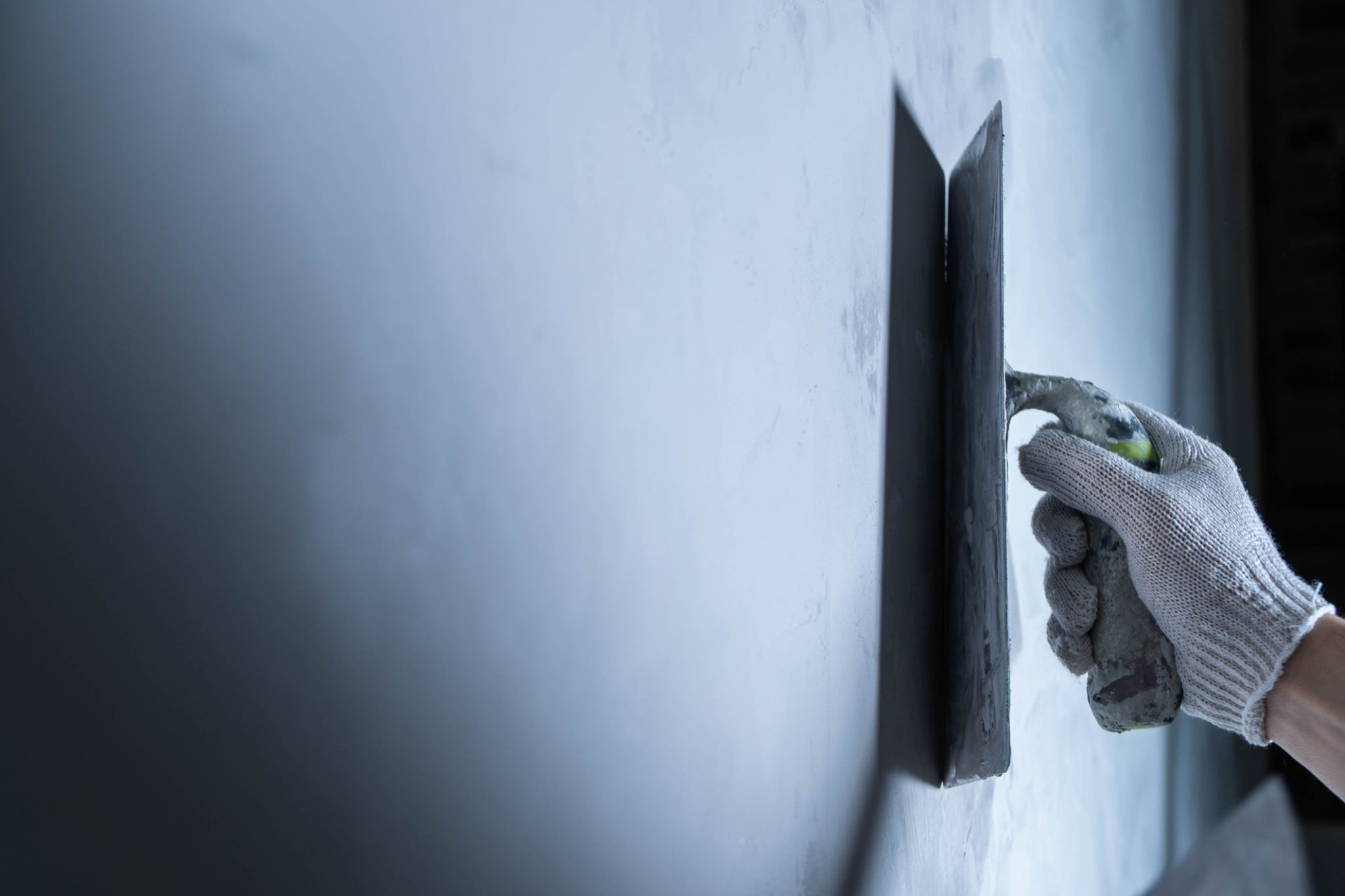 applying microcement