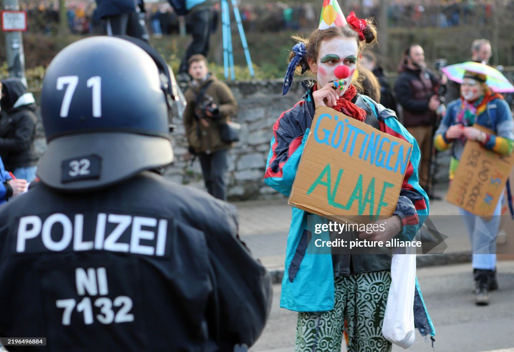 Lateral thinker demonstration in Göttingen - counter-demonstration
