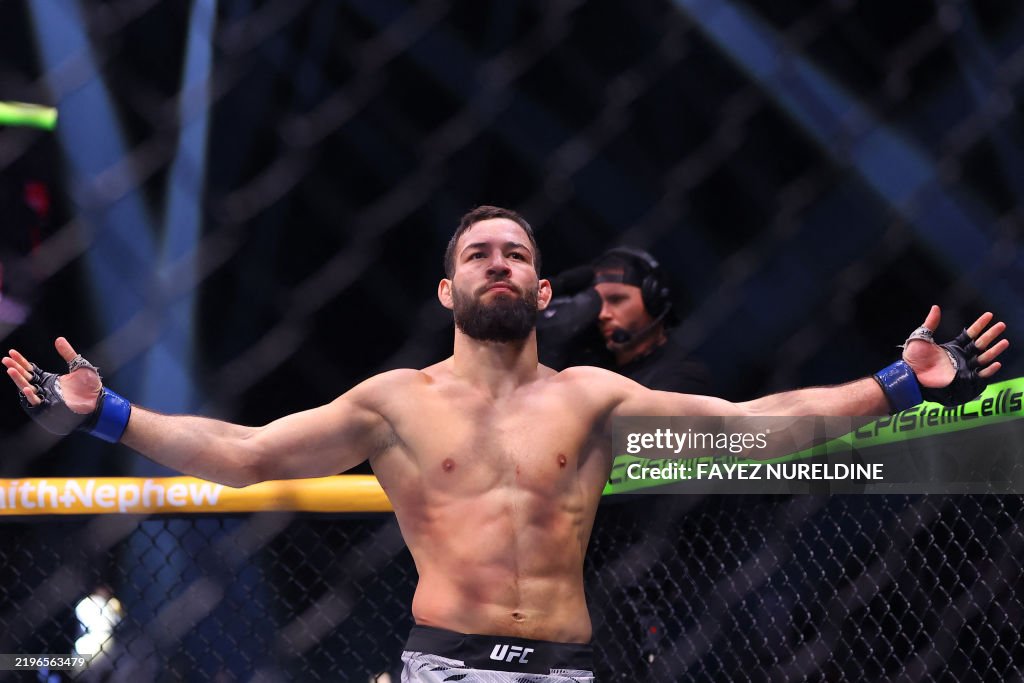 TOPSHOT-MMA-KSA-UFC-ADESANYA-IMAVOV