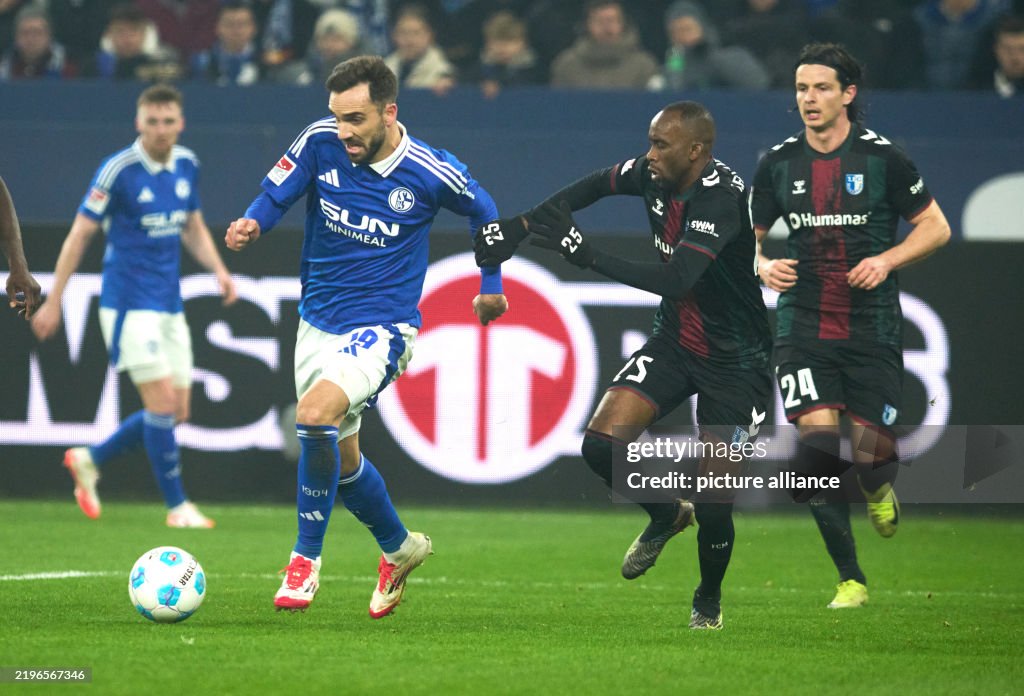 Top scorer Kaars scores four and puts Van Wonderen and Schalke in trouble