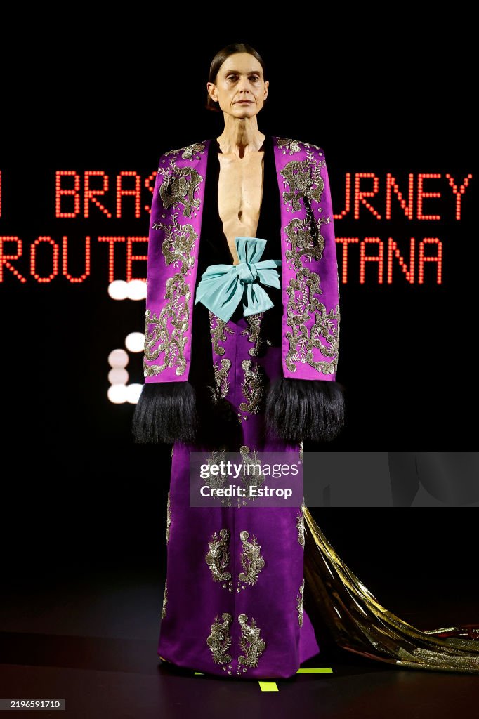 Valentino: Runway - Paris Fashion Week - Haute Couture Spring-Summer 2025