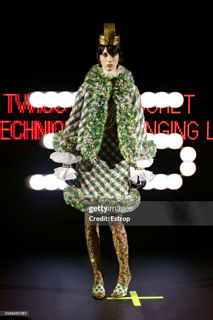 Valentino: Runway - Paris Fashion Week - Haute Couture Spring-Summer 2025