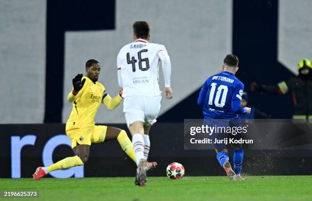Martin Baturina of GNK Dinamo scores his team's first goal as Mike Maignan of AC Milan fails to make a save during the UEFA Champions League 2024/25...