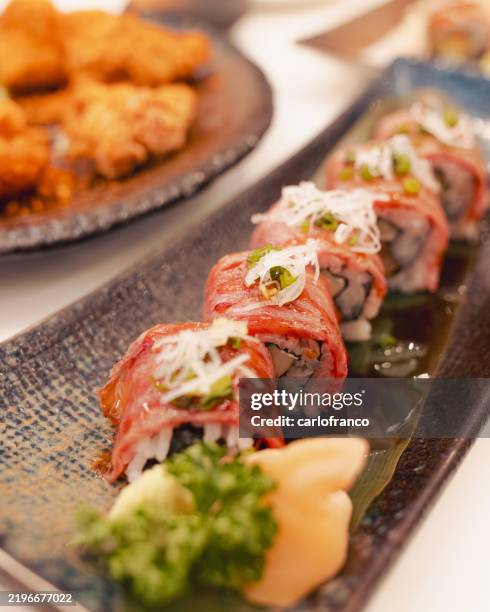 japan sushi - wagyu beef sushi - restaurante - carne de vaca wagyu fotografías e imágenes de stock