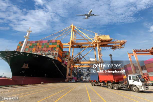 large container ships docked at a busy port to carry out international trade and logistics operations, with colorful containers stacked in preparation for shipment and distribution worldwide. - containerhafen stock-fotos und bilder