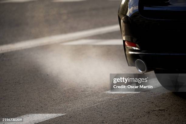 detail of a car exhaust pipe and pollution smoke - smoke pollution stock pictures, royalty-free photos & images