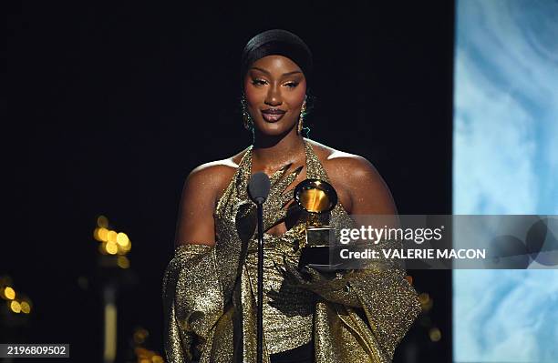 Temes Singer 141 Tems Singer Stock Photos, High-Res Pictures, and Images - Getty Images