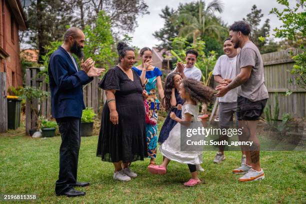 joyful daily life of a tongan family in sydney, showcasing traditions and cultural connections - polynesische etniciteit stockfoto's en -beelden