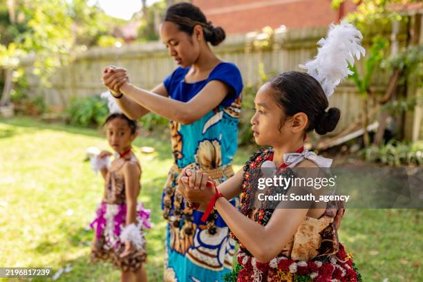 tongan family engages in traditional cultural practices in sydney, showcasing the richness of indigenous lifestyles - rhythm stock pictures, royalty-free photos & images