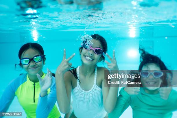 underwater fun! - hallenbad stock-fotos und bilder