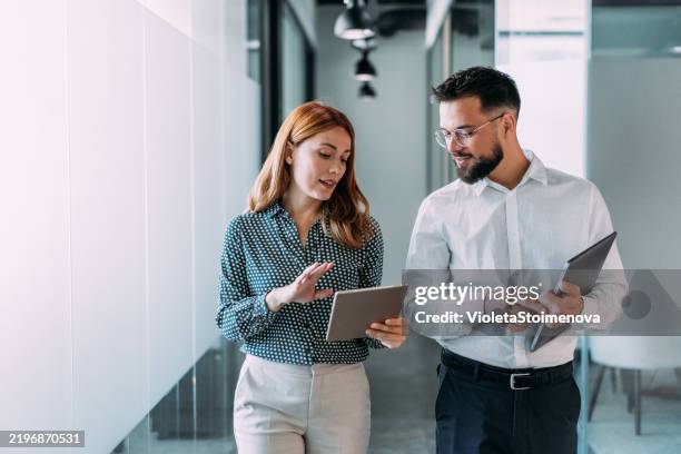 making decision on the move - coworker stock pictures, royalty-free photos & images