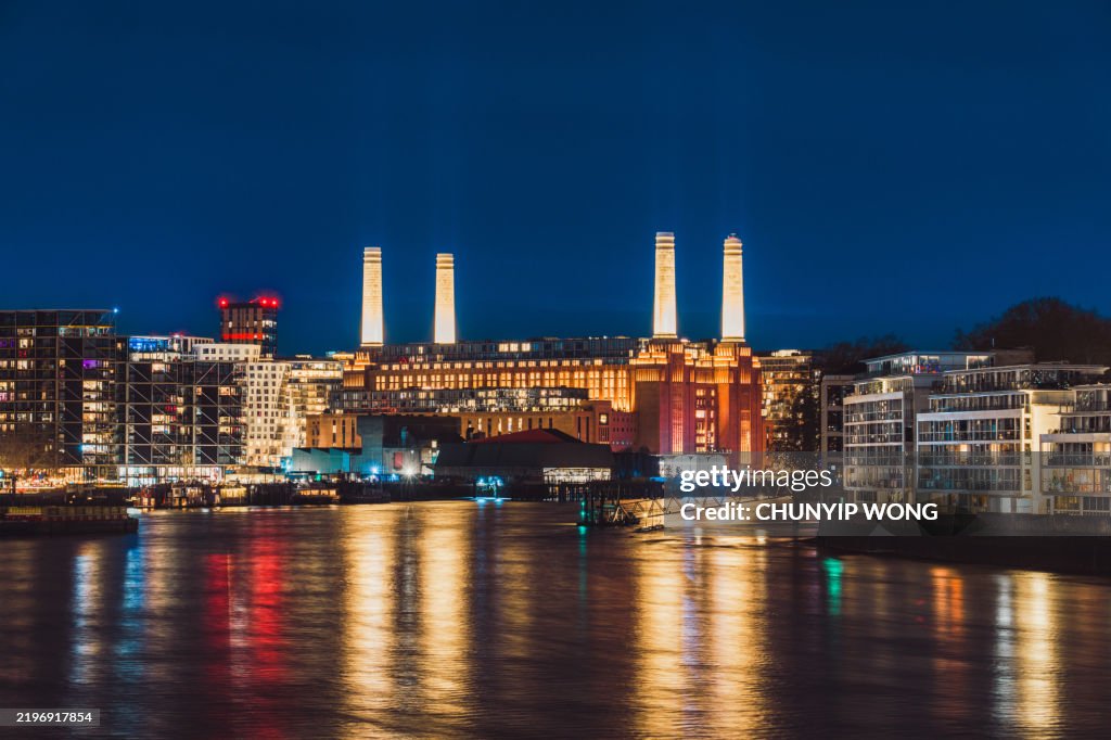 Battersea power station illuminating london's skyline at night